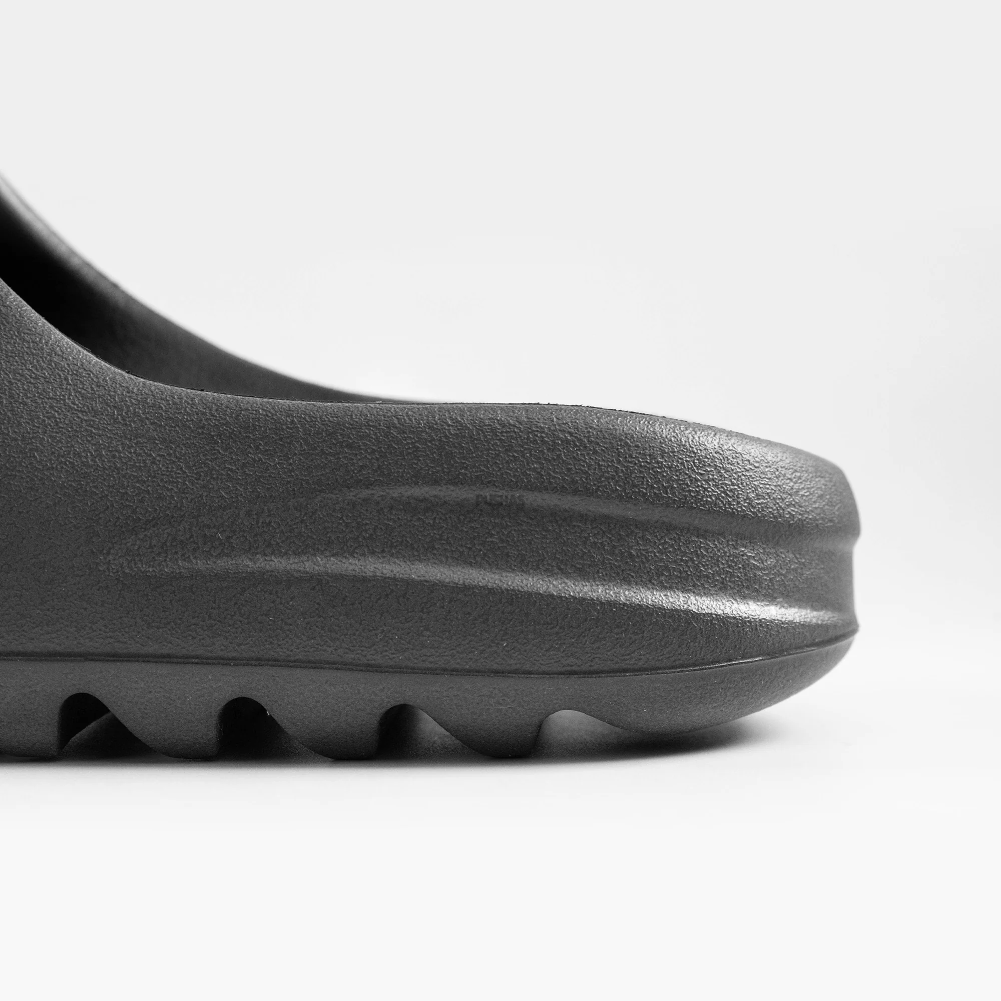 Adidas Yeezy Slide 'Granite' (2023) - Image 10