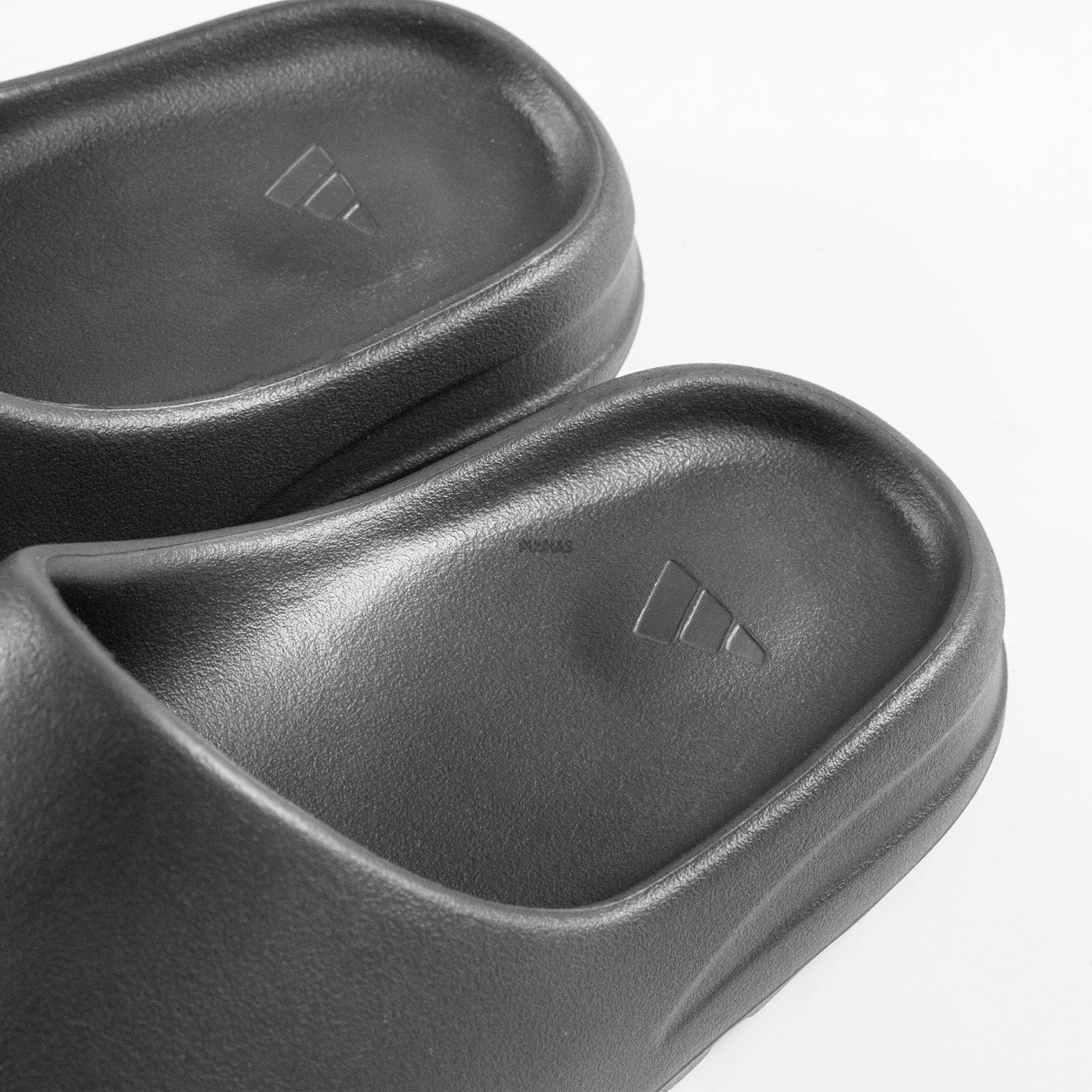 Adidas Yeezy Slide 'Granite' (2023) - Image 8