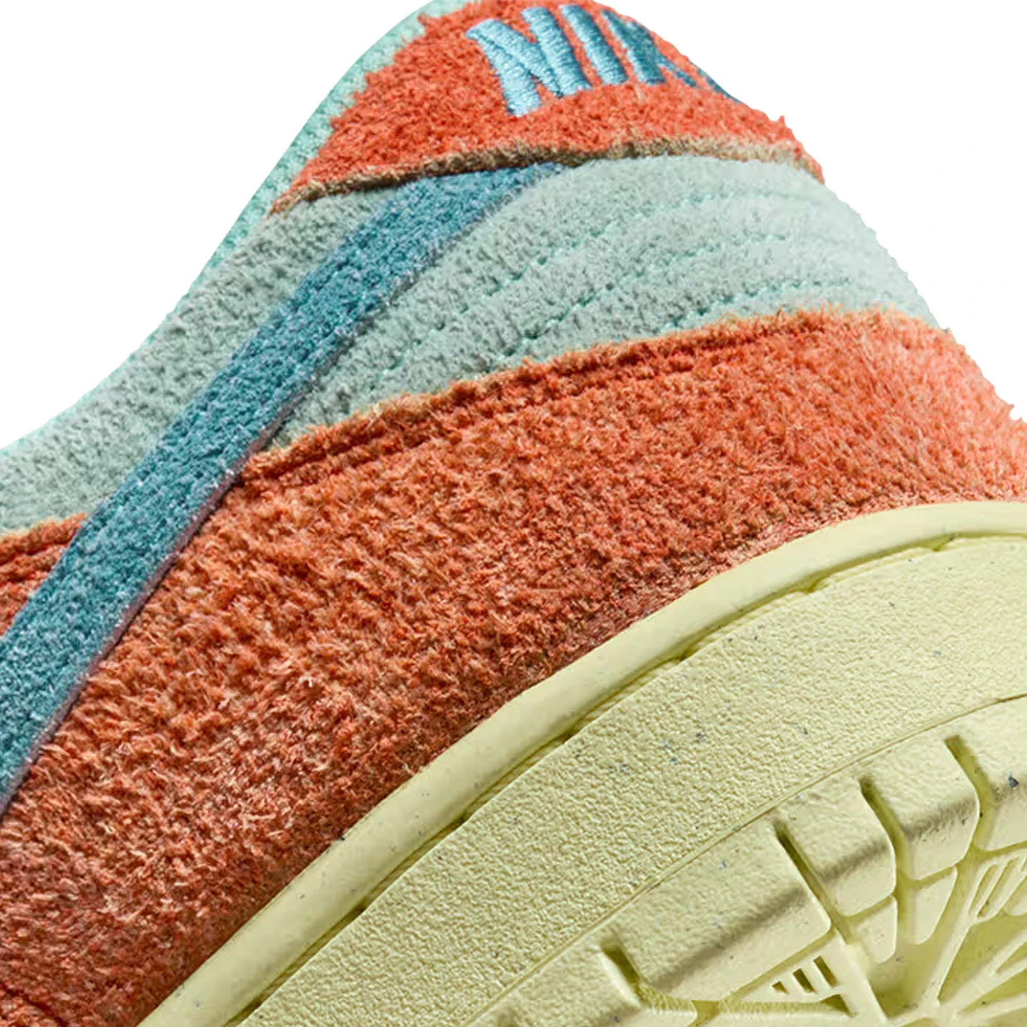 Nike SB Dunk Low 'Orange Emerald Rise' (2023) - Image 7
